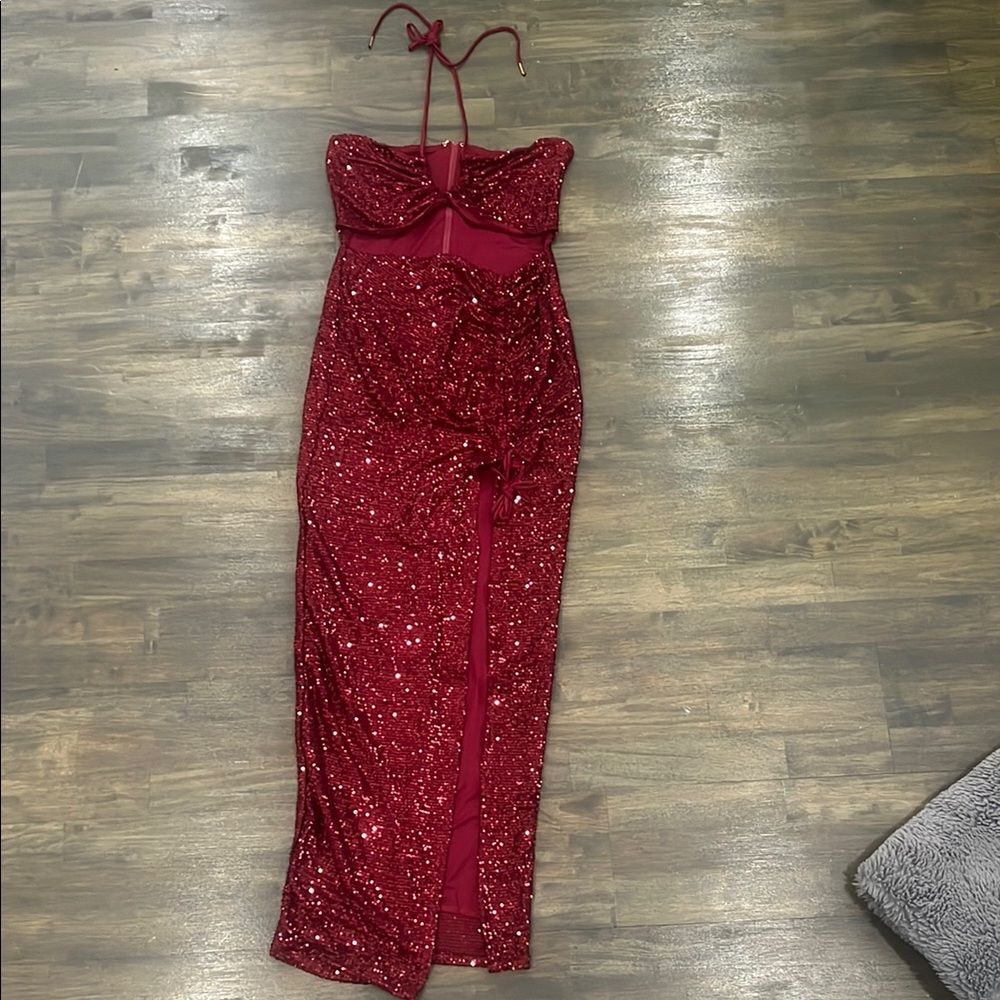 BLANC Elegant Sequin Gown - Picture 4 of 9
